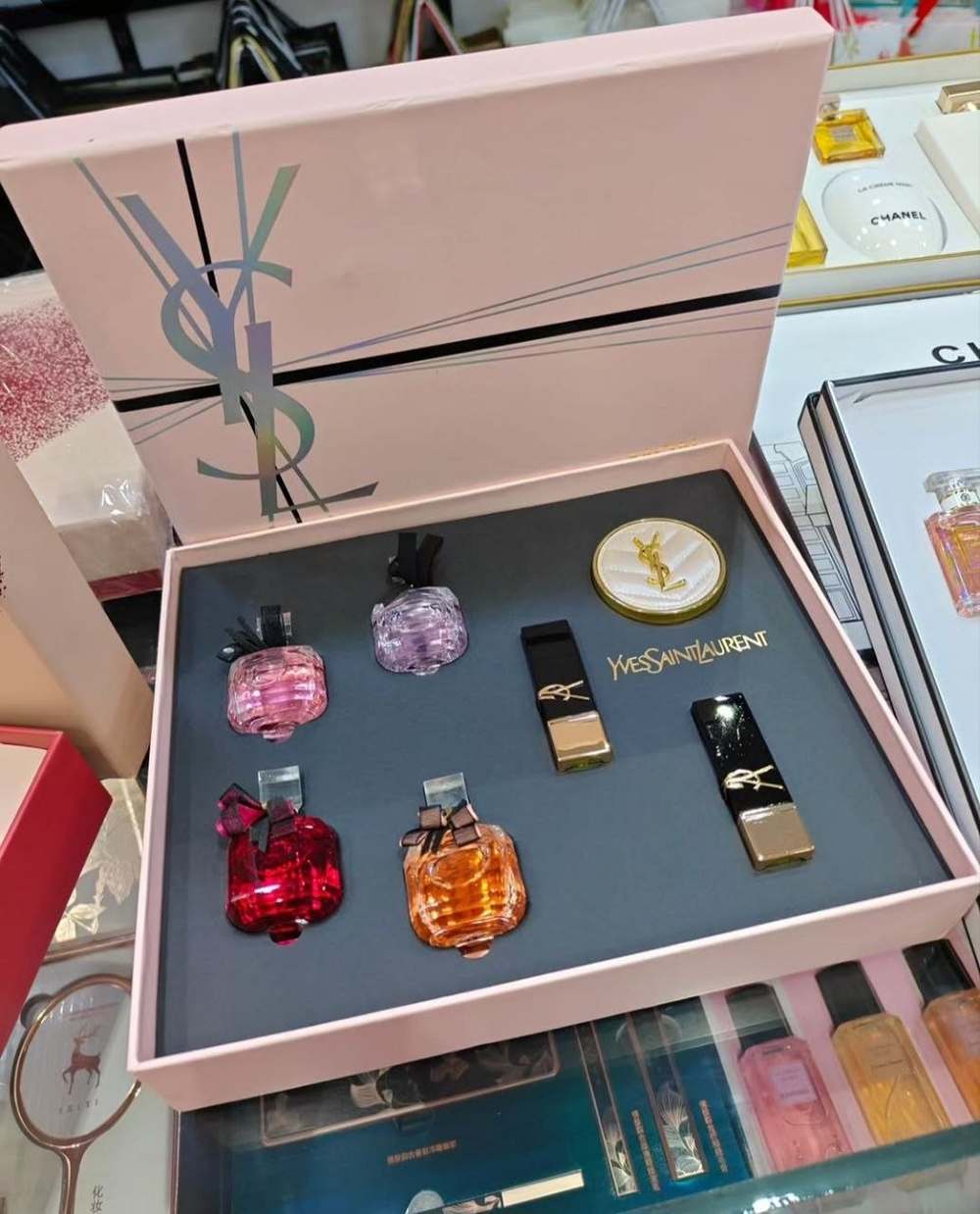 علب هدايا العطور